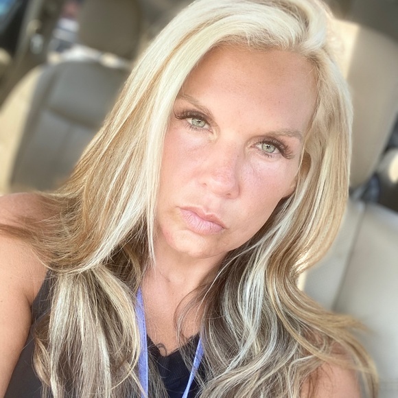 Meet your Posher, Tiffany - Picture 1 of 1